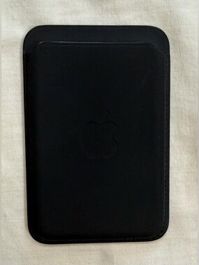 Apple iPhone FineWoven Wallet with MagSafe – Black